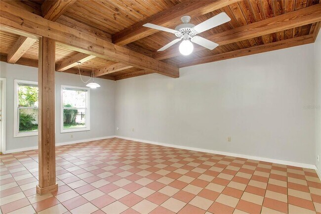 Building Photo - 754 N Westmoreland Dr