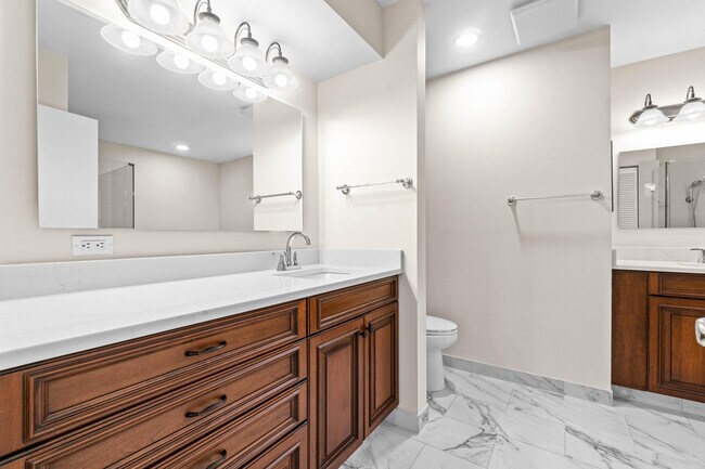 Building Photo - 5465 Monterey Cir