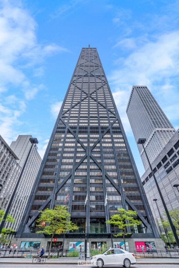 Building Photo - 175 E Delaware Pl
