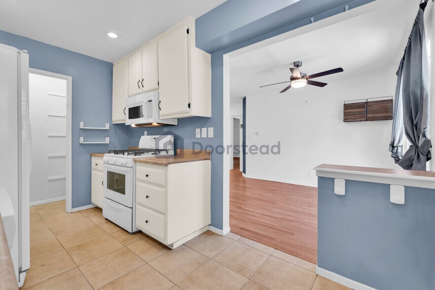 Building Photo - 5835 Bowcroft St