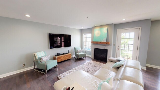 Building Photo - 22 Mallard Pl