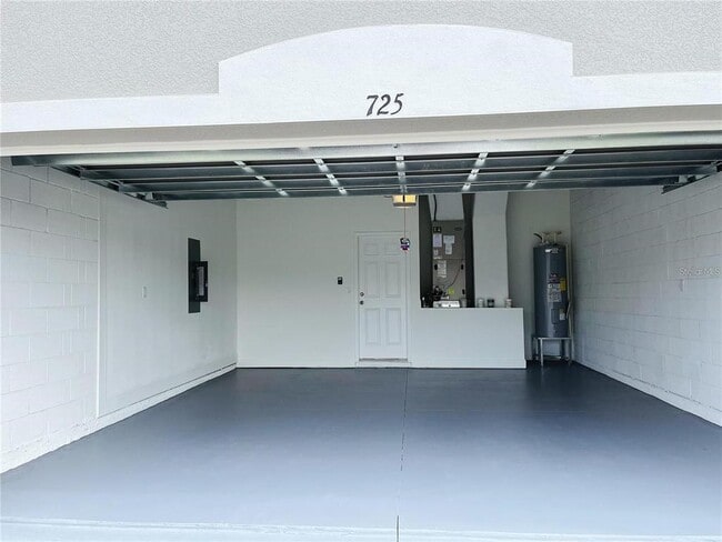 Building Photo - 725 Dennis Ave