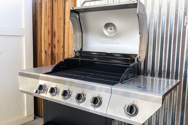 Building Photo - 1894 Pyramid Creek Dr