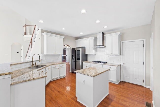 Building Photo - Beautiful 5 Bedroom Home in Dansforth Neighborhood