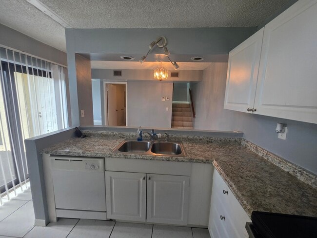 Building Photo - 3776 Victoria Dr