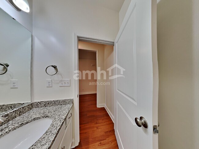 Building Photo - 3041 Greenmont Cir