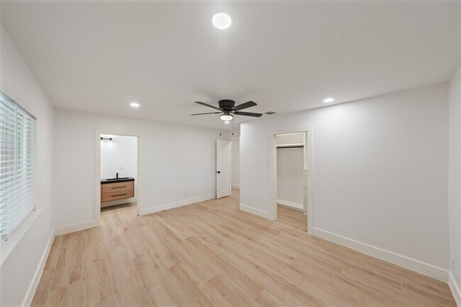 Building Photo - 9323 Portal Dr