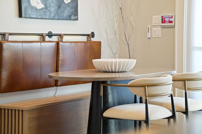 Building Photo - 225 W 1st St