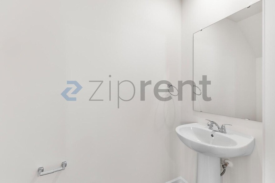 Building Photo - 1926 Tranquility Cir