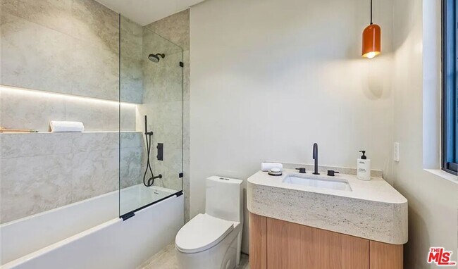 Building Photo - 4900 Valjean Ave