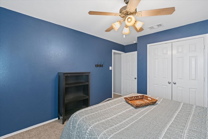 Building Photo - 2108 Scott Dr