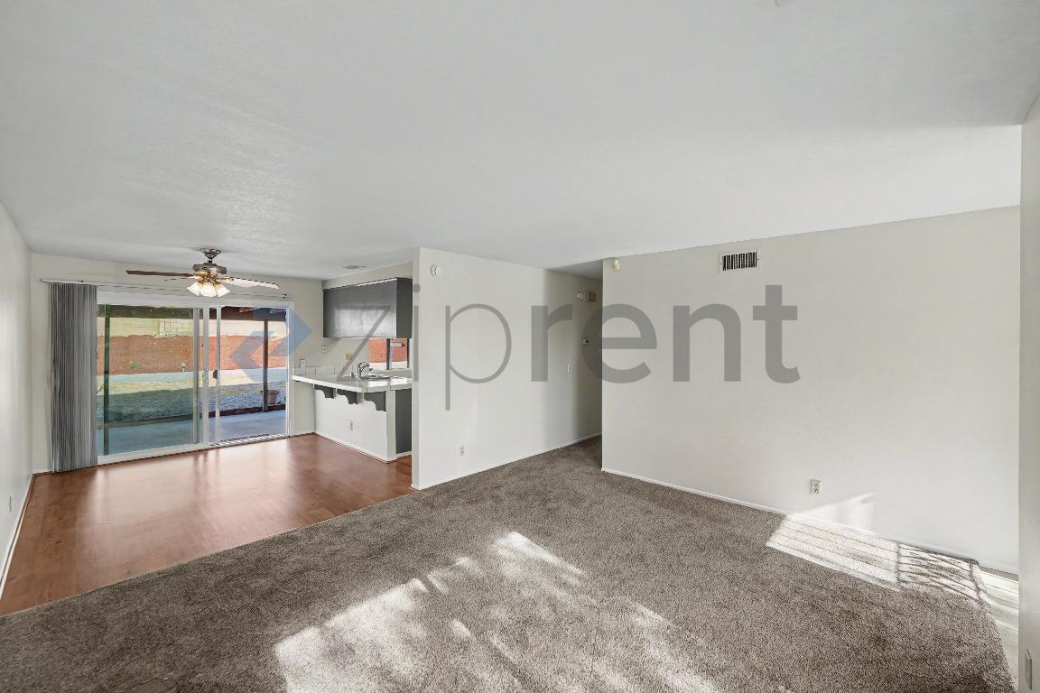 Building Photo - Unit