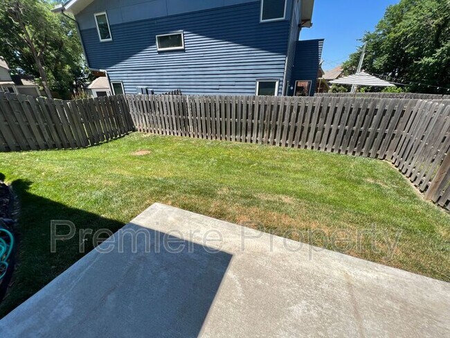 Building Photo - 2729 Charlotte St