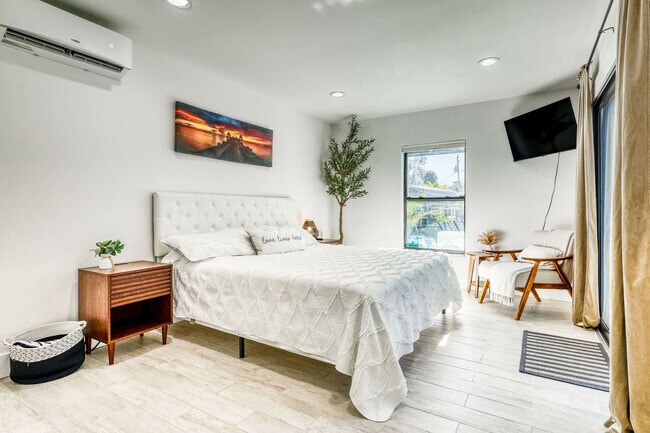 Building Photo - 106 Playmore Dr