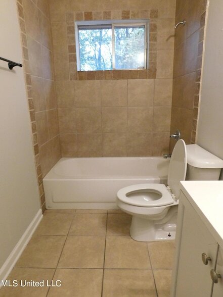 Building Photo - 285 Maidelle Cove
