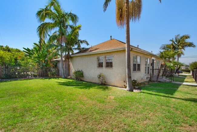 Front Yard - 1002 W 122nd St