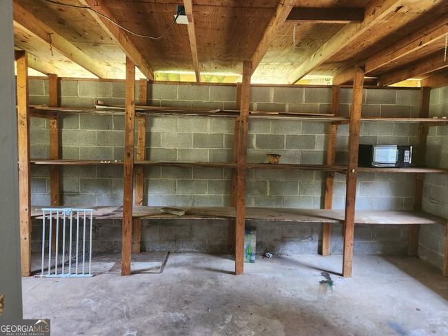 Building Photo - 71 Spur 101 SE