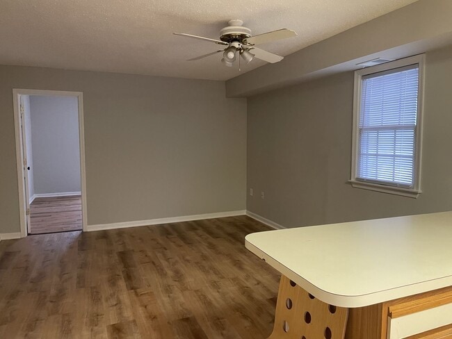 Building Photo - 323 Jefferson St