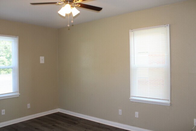 Building Photo - CLOSE TO TINKER! *PROMO FIRST FULL MONTH FREE!