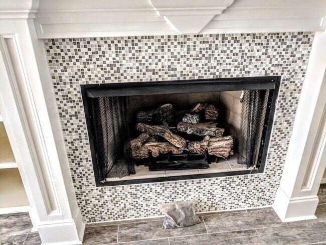 Building Photo - An amazing Townhouse for people who like big open space down Bedroom 4 Bathroom 3.5