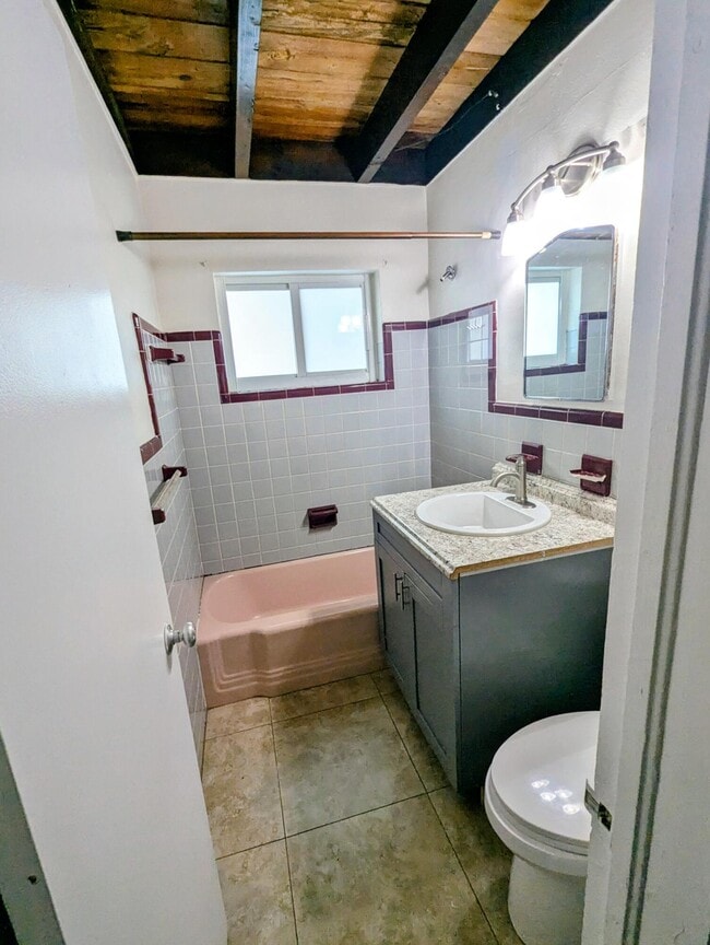 Building Photo - 321 SE 15th Ave