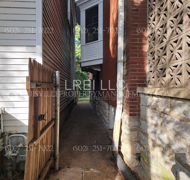 Building Photo - 1035 Baxter Ave