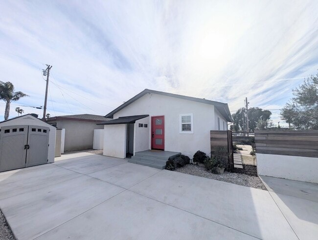 Building Photo - Beautifully Renovated 2 Bedroom in Oceanside!