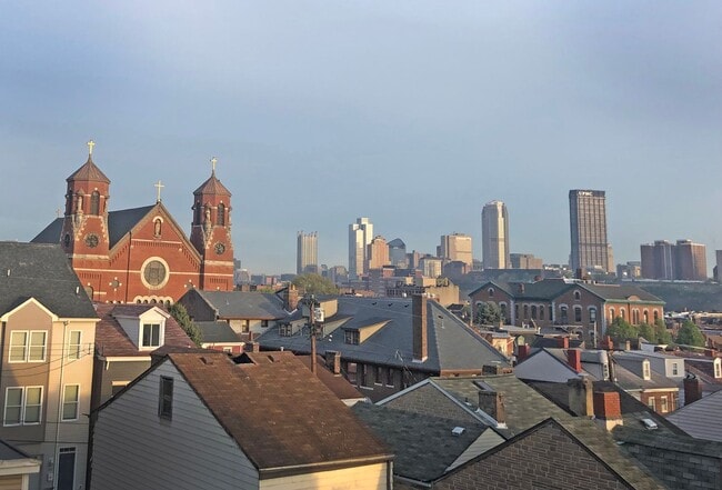 Building Photo - 3 bed 1 bath - beautiful Southside flats home, central air, in unit laundry, udpated