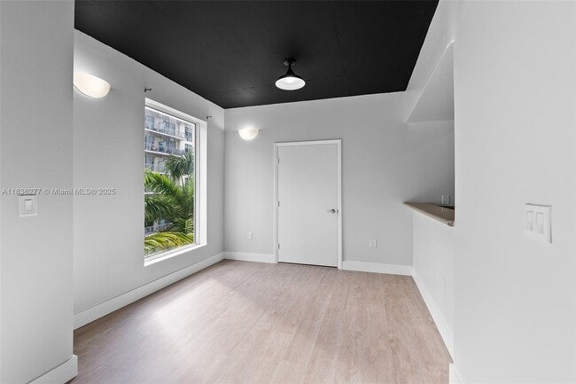 Building Photo - 455 NE 25th St