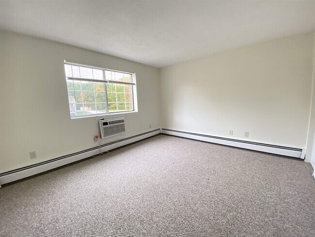 Building Photo - 379 Huse Rd