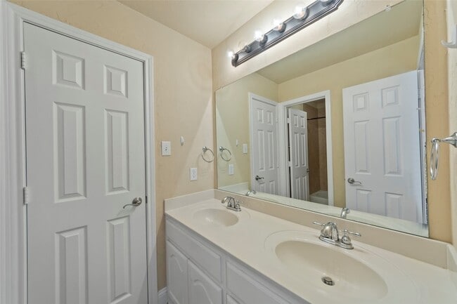 Building Photo - 6529 Abrams Dr