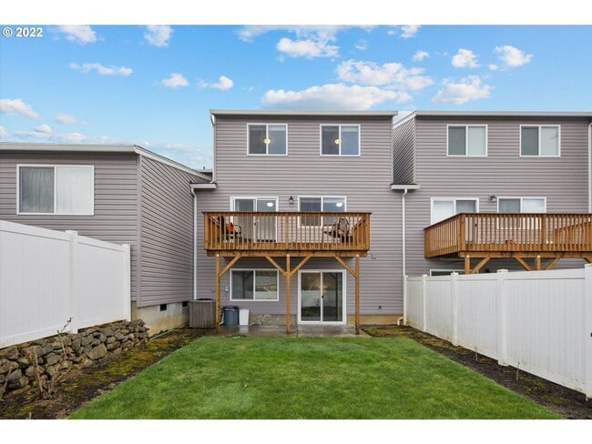 Building Photo - Spacious 3-Bedroom Townhome with Granite Kitchen & Included Landscaping