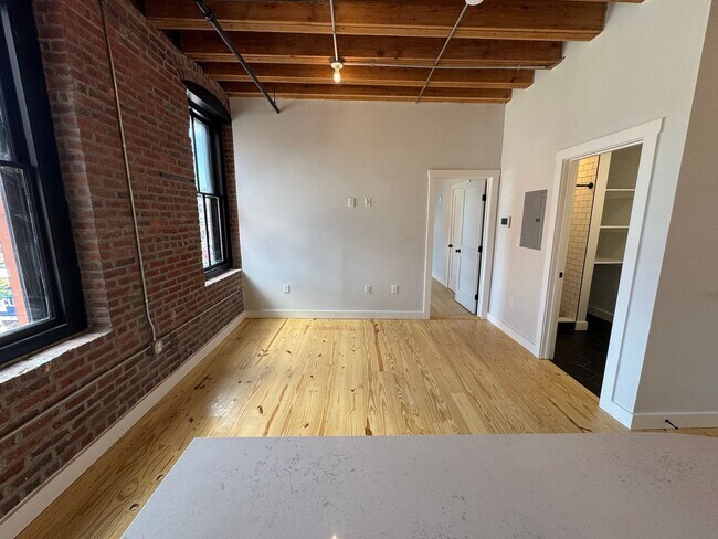Building Photo - 45 Wingate St