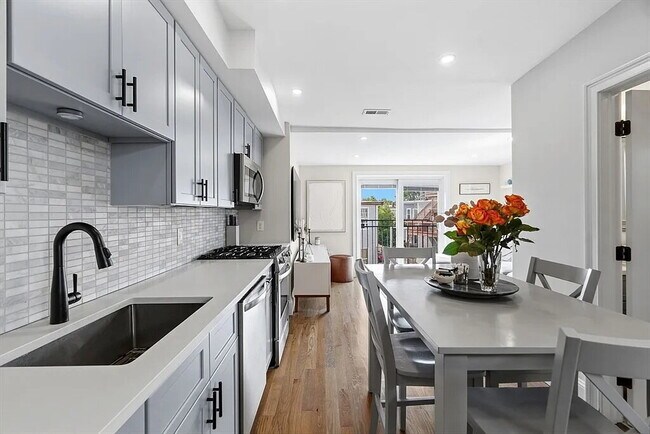 Building Photo - Comfortable and Spacious Rental Opportunity