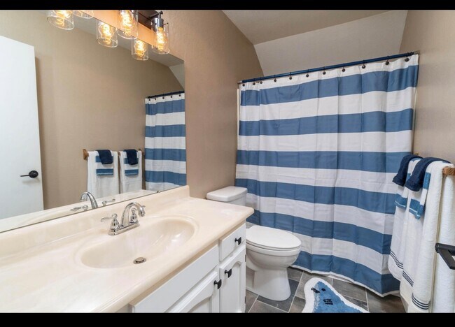 Building Photo - 60642 Devon Cir