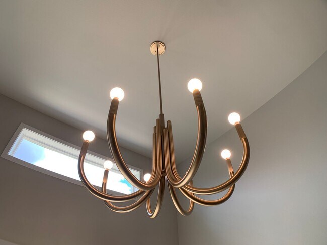 Building Photo - 3 Bed 2 Bath Single Family Home