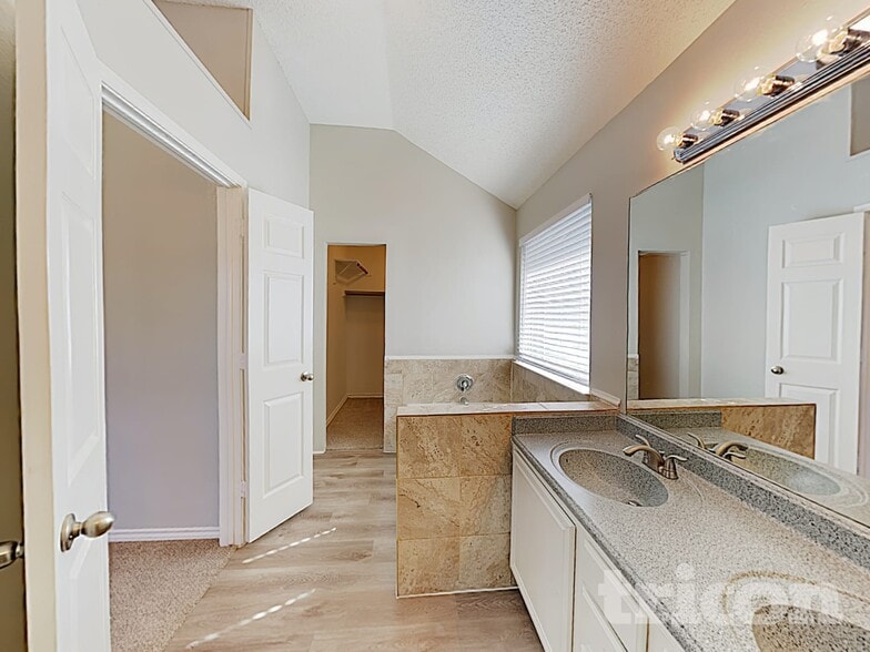 Building Photo - 217 Chamblin Dr