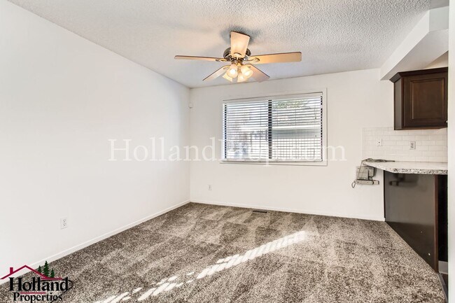 Building Photo - Beautifully Duplex in Desirable Northwest Portland Available For You! BEST NEW PRICE $1,995 and R...