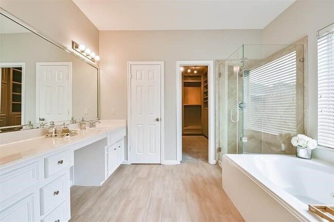 Building Photo - 13707 Elm Shores Dr