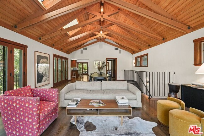 Building Photo - 21344 Colina Dr