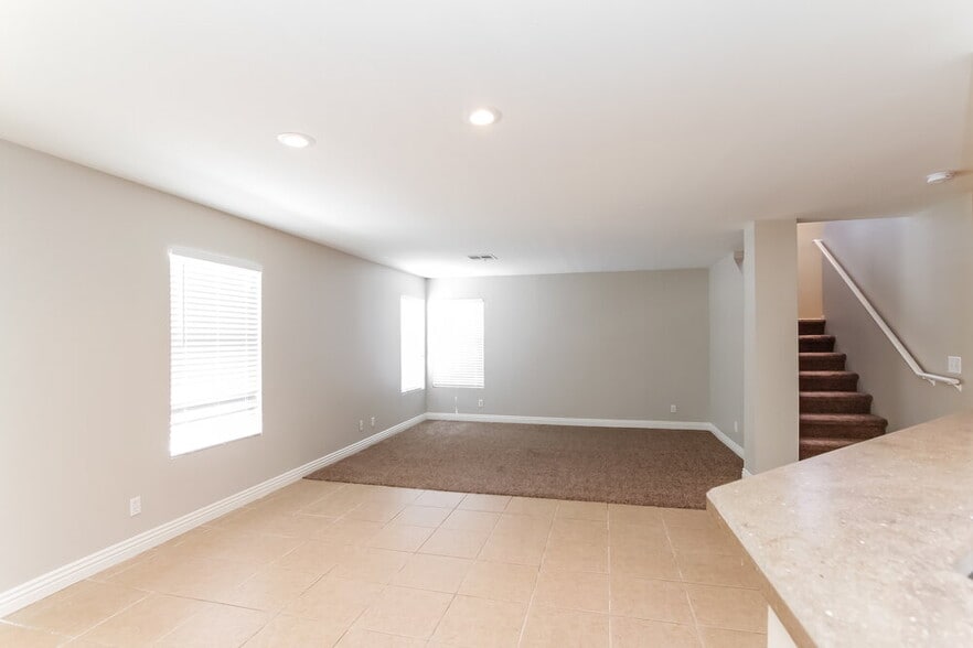 Building Photo - 733 Red Bark Ln