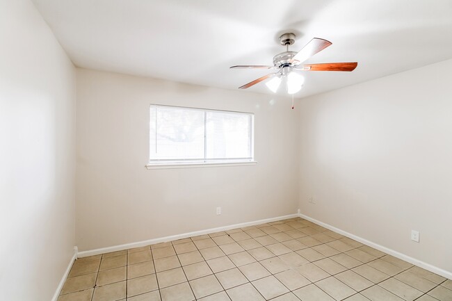 Building Photo - 946 Beachcomber Ln