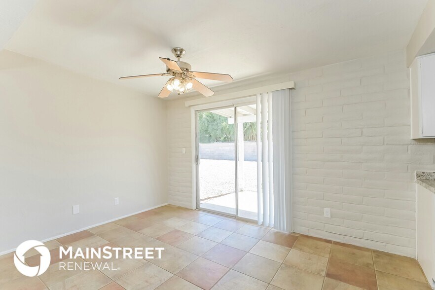 Building Photo - 7520 E Stella Rd