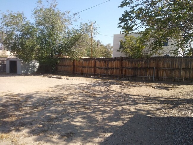 Building Photo - 2 bedrooms, 1 bath, fenced yard near CNM, UNM