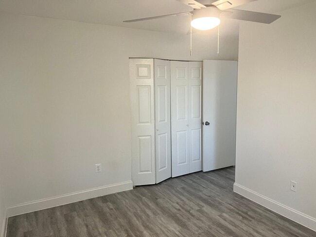 Building Photo - Updated Townhouse In Herndon