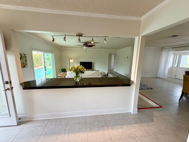 Building Photo - Gorgeous Pool Home in Satellite Beach!!