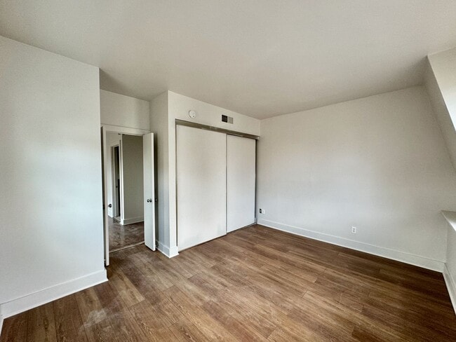 Building Photo - 2233 Victor St