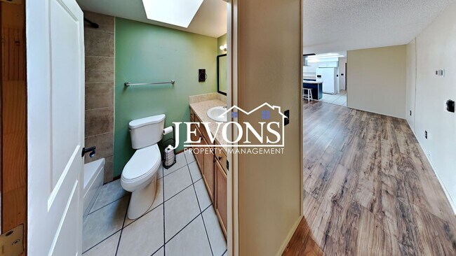 Building Photo - 3-bedroom single-family home near Randall ...