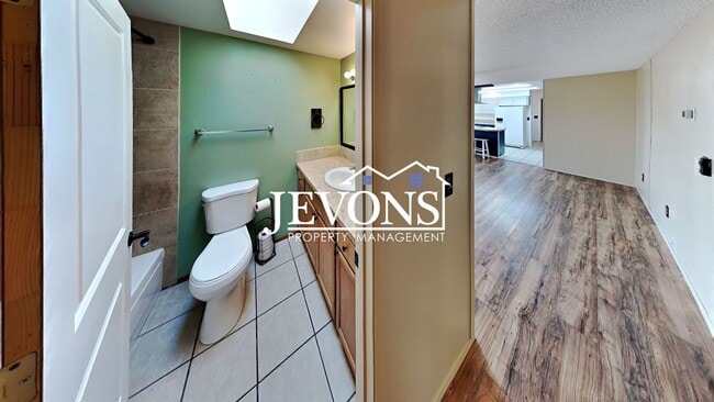 Building Photo - $900 Rent Credit | 3-bedroom single-family home near Randall Park with access to schools, shoppin...