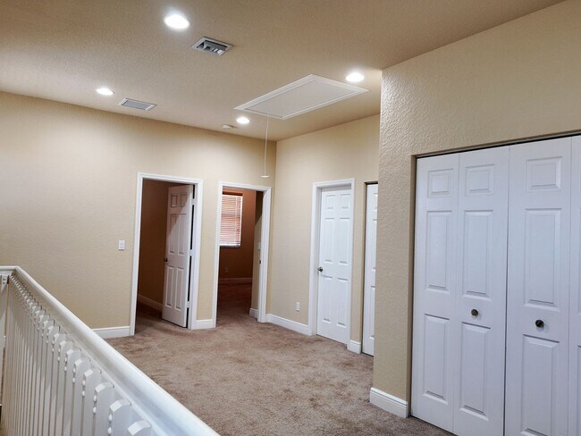 Building Photo - 3 Bedroom 2.5 Bath Single Family home in V...